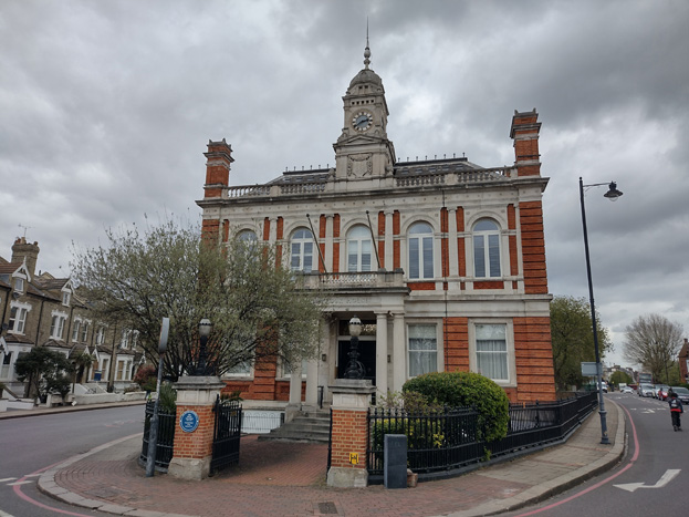 Fig. 82: Book House (LL) forms an important marker for the edge of the Conservation Area