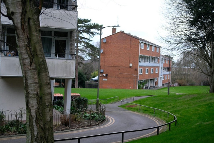 Fig. 27: Original tube railings along the roads and hoop top railings around the point blocks