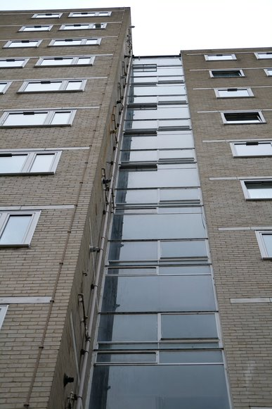 Fig. 39: The distinctive, entirely glazed stairwells with the floor plates well hidden by thin stretches of opaque glazing