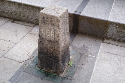 Stone marking start of University Boat Race